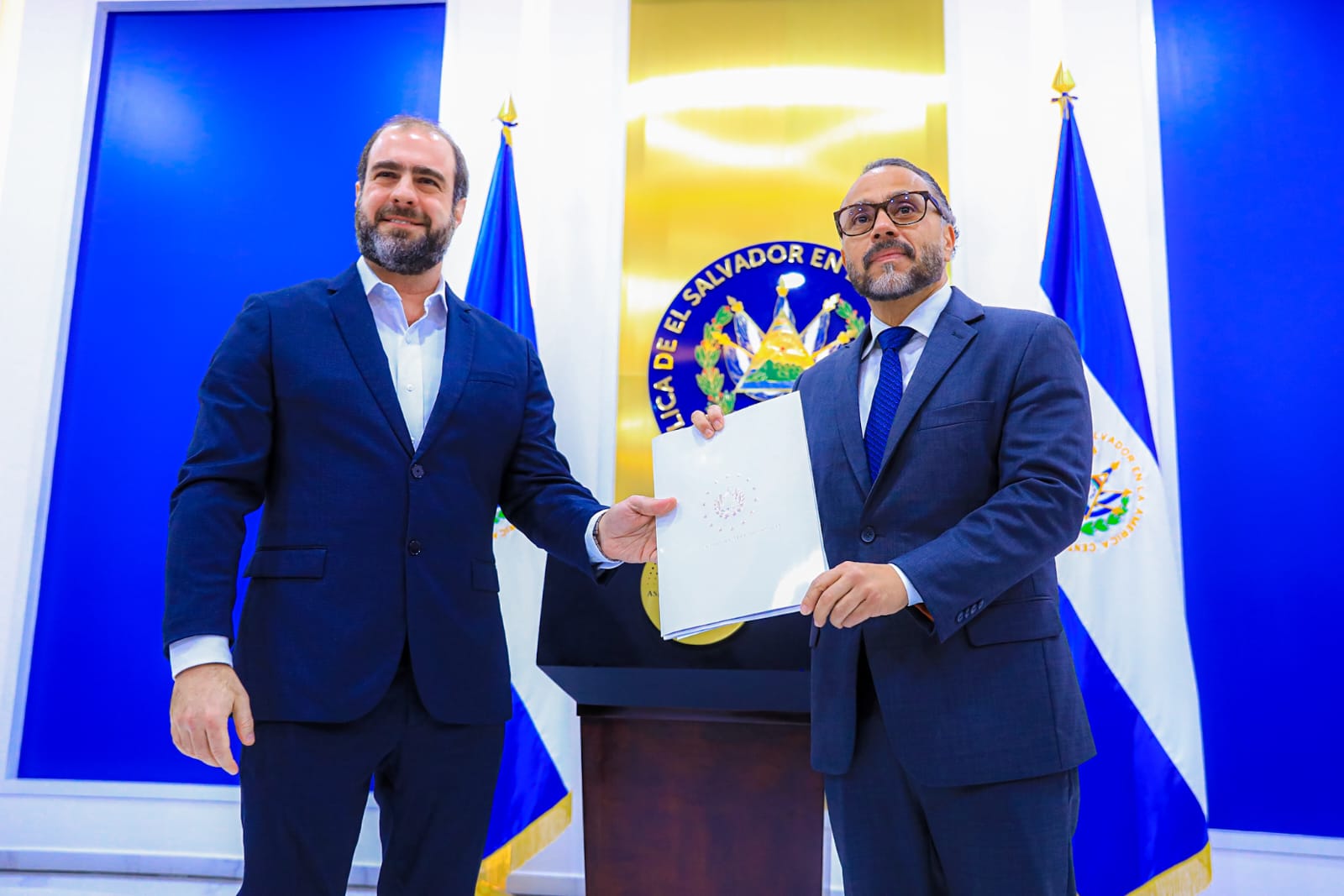 propuestas-de-leyes-anunciadas-por-presidente-nayib-bukele-son-entregadas-a-la-asamblea-legislativa